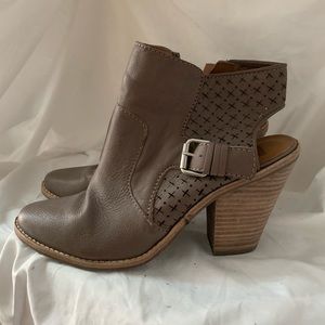 DV by Dolce Vita sandals